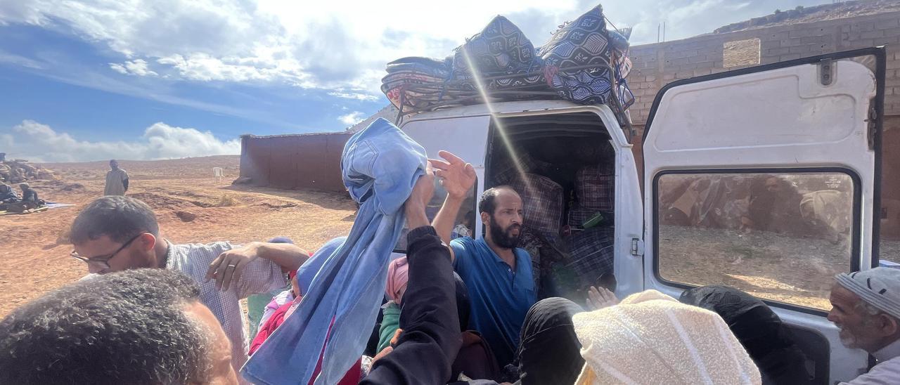 Tenemos pan y agua, pero necesitamos tiendas de campaña Tenemos pan y agua, pero necesitamos tiendas de campaña