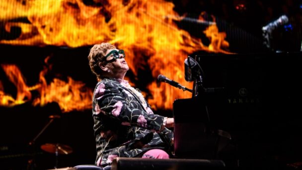 Elton John deslumbra con sus canciones en el anfiteatro Dorado Park