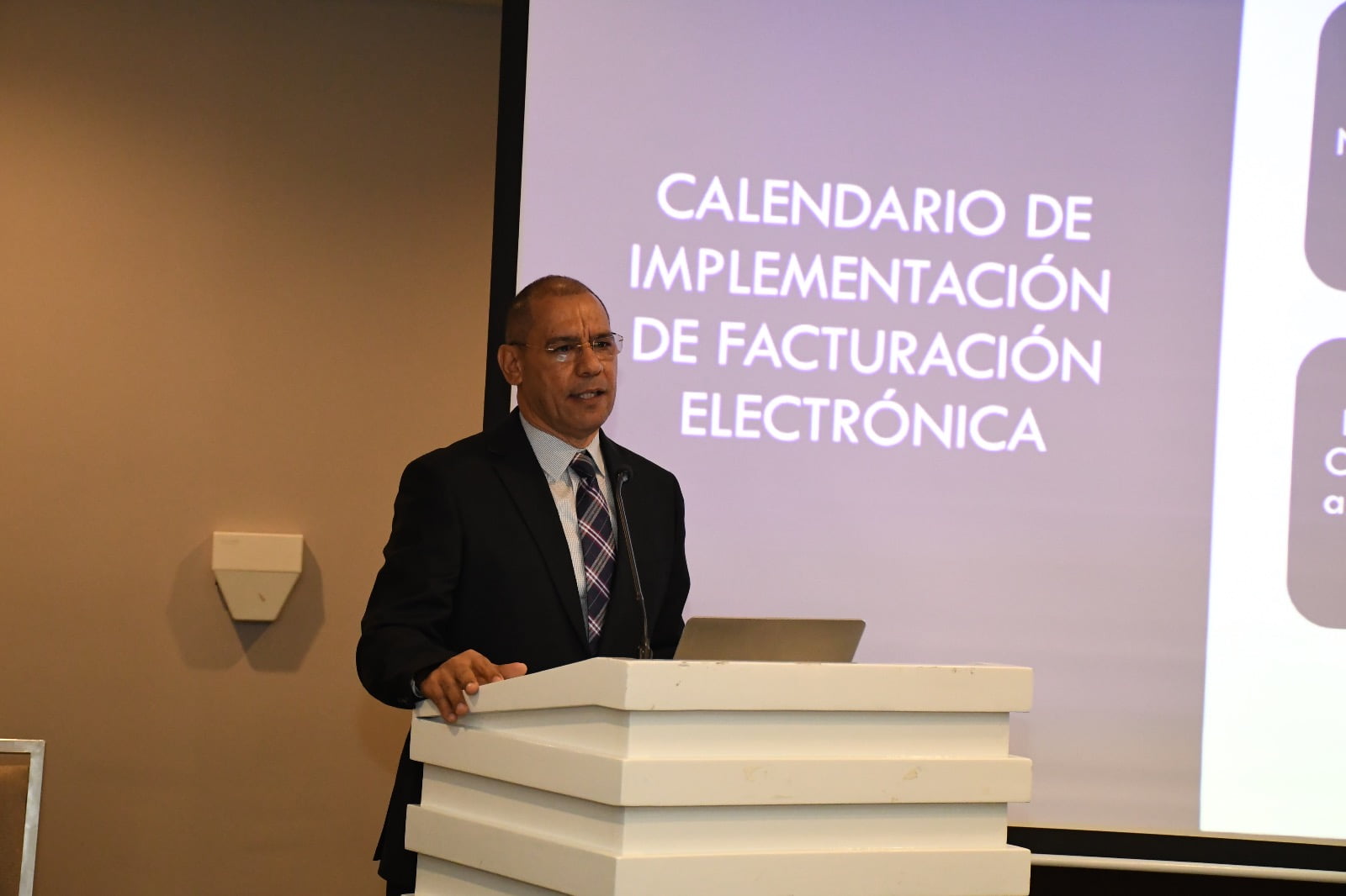 Ex presidente Instituto de Contadores aboga por nueva forma de recauar impuestos