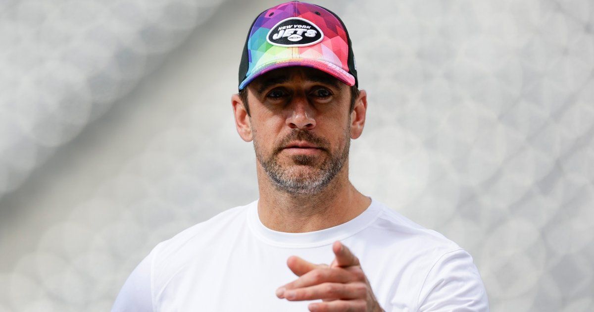La leyenda de la NFL vuelve a calentar con su equipo tras una importante lesión