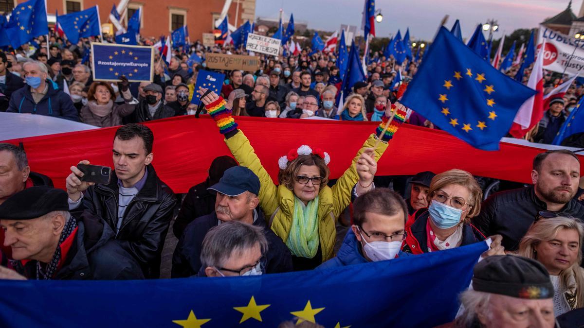 La oposición europeísta polaca exhibe su “marcha del millón” a 15 días de las elecciones
