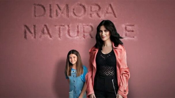 Laura Pausini canta con su hija Paola en un adelanto de su próximo disco