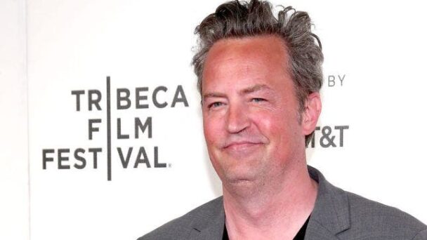Muere la estrella de la serie “Friends” Matthew Perry a los 54 años ahogado en un jacuzzi