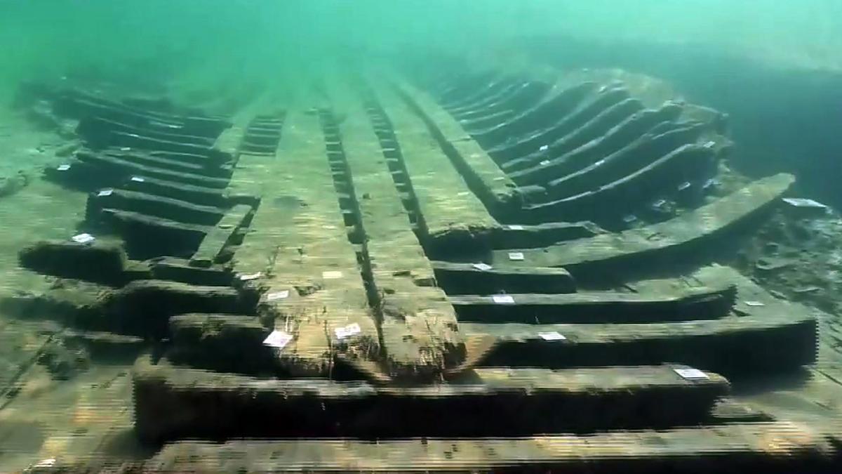 Recuperado del fondo del mar un barco romano cargado de ánforas cerca de Sicilia