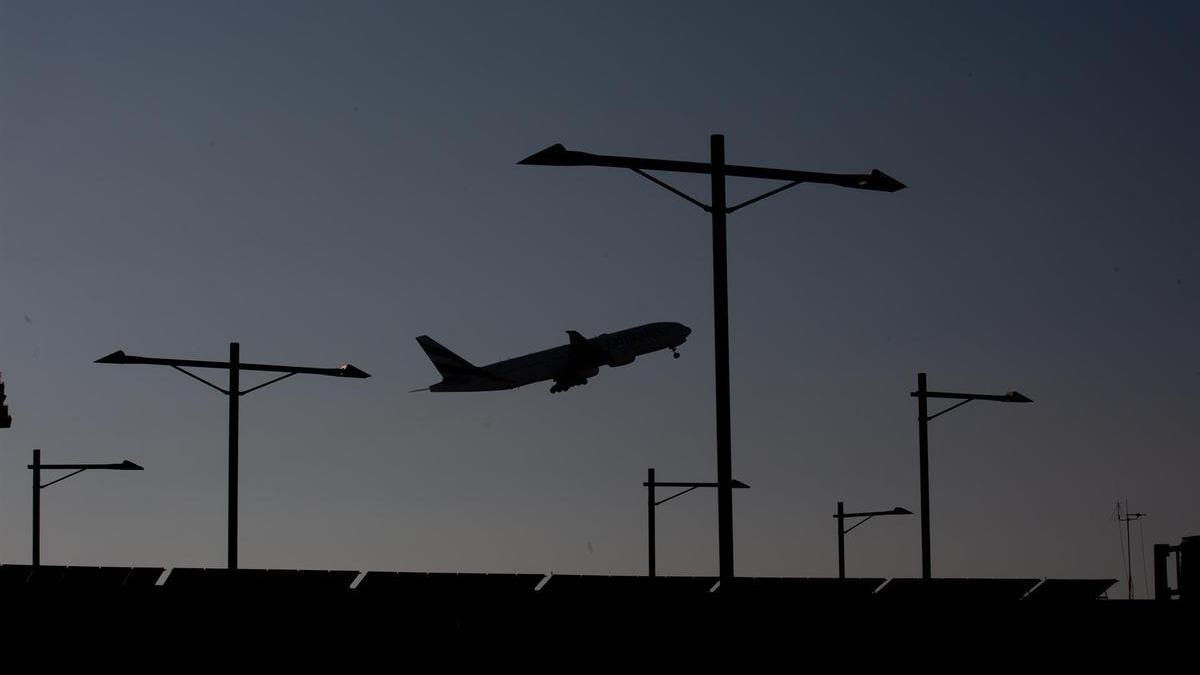 Una turba violenta asalta el aeropuerto de Daguestán en busca de "judíos"
