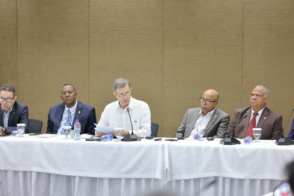 Canciller dominicano insiste en que para dialogar con Haití se deben detener obras del canal