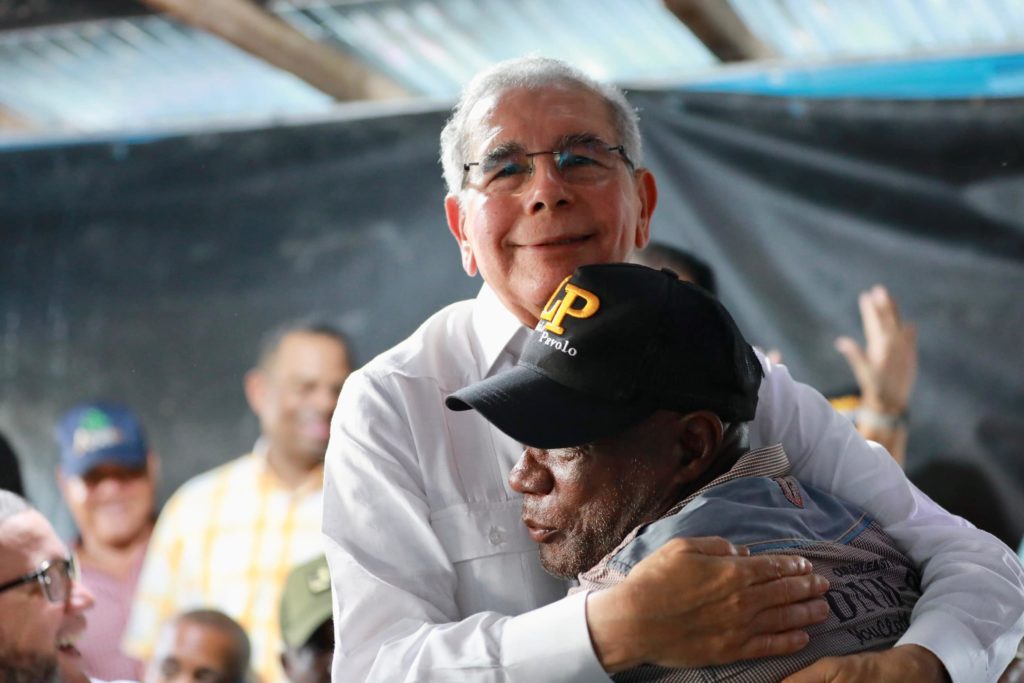 Danilo visita San Cristóbal; Productores exigen regreso de visitas sorpresa