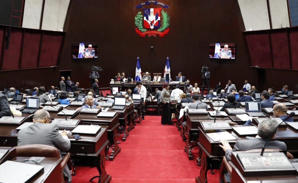 Diputados aprueban 6 préstamos por US$1.242 millones;  La oposición ataca al partido gobernante.