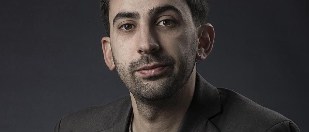"El problema no son solo sus ideas, sino la inestabilidad de quien dice hablar con su perro muerto"