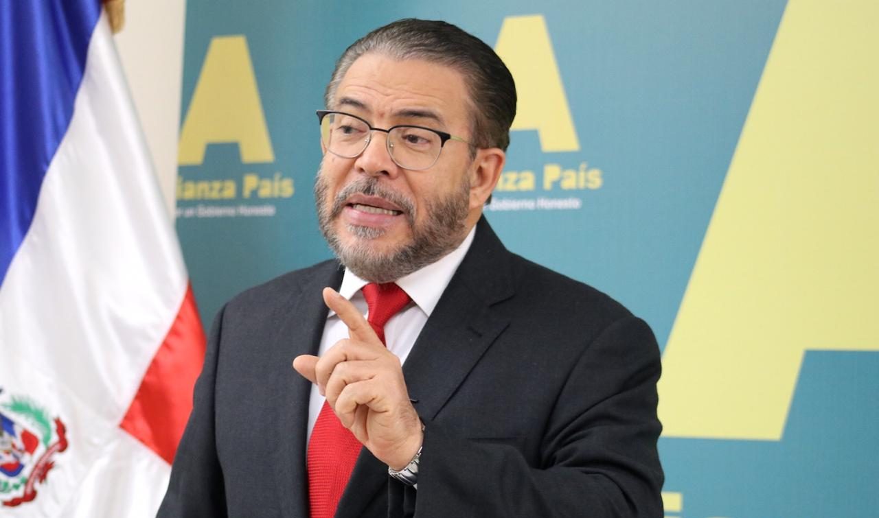 Guillermo Moreno asegura que no le ha puesto “pistola” al PRM para cargos en el Congreso