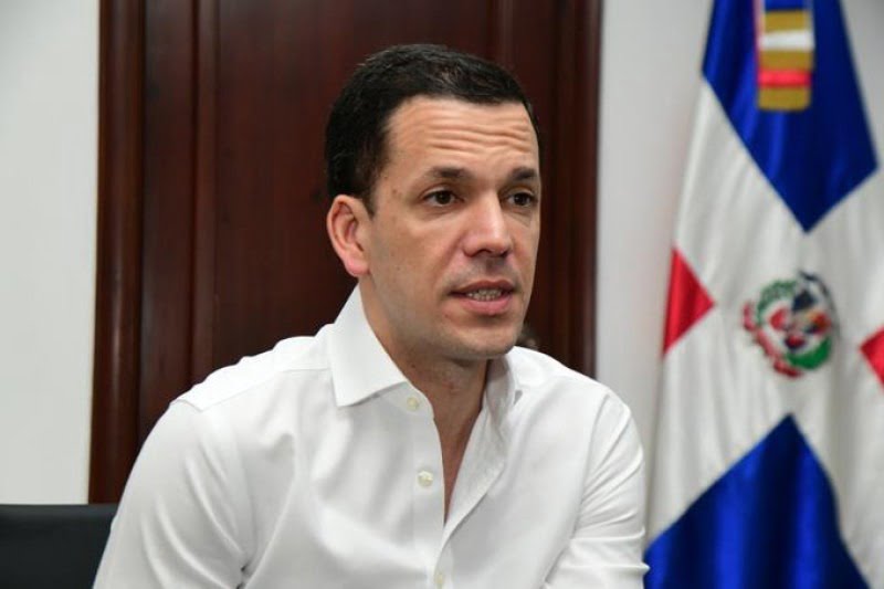 Hugo Beras pide licencia a Abinader para facilitar proceso de investigación