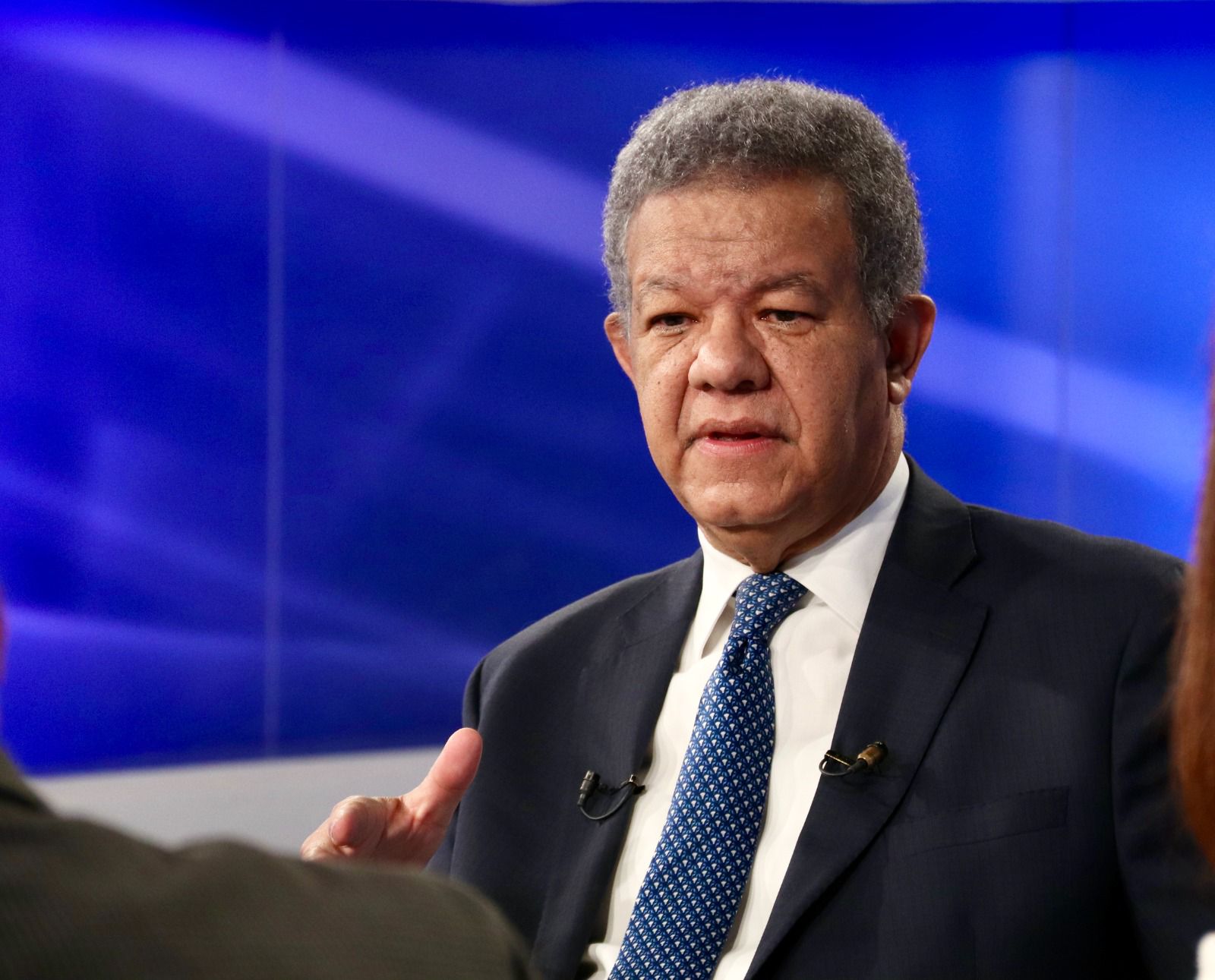 Leonel asegura a Abinader que busca comprar la reelección con renovación de contrato de AERODOM