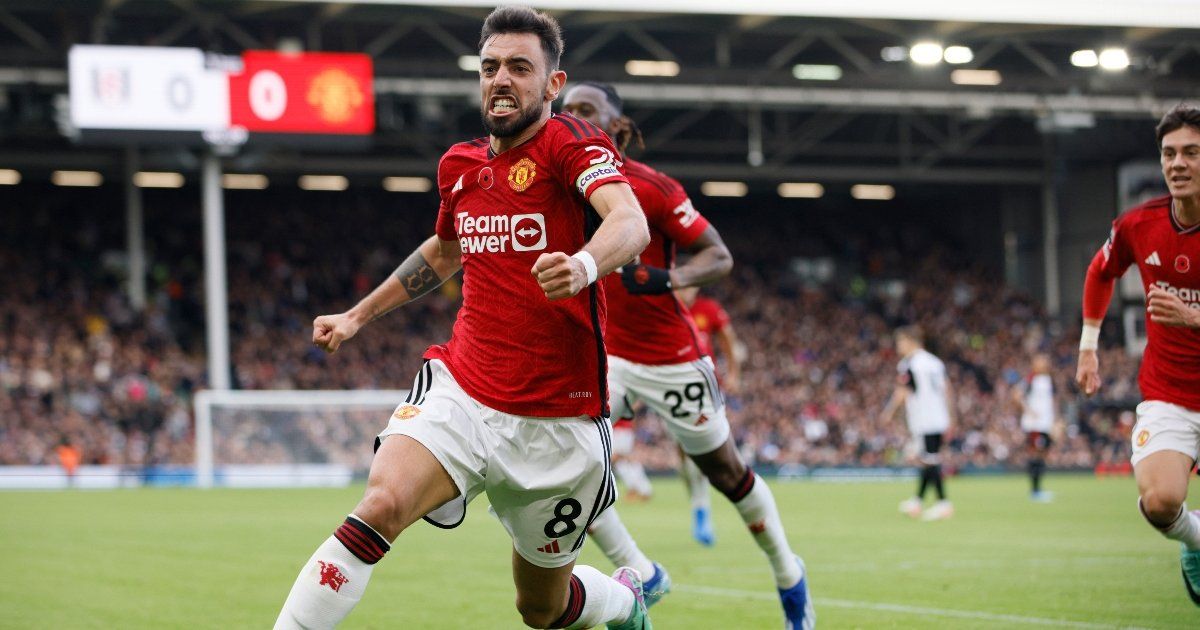 Manchester United revive en el momento justo