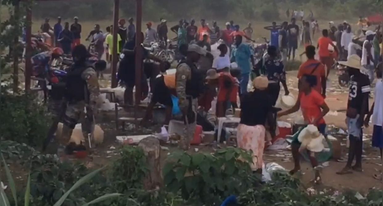 Policía haitiana cumple su promesa y persigue a sus compatriotas que compraron productos en RD