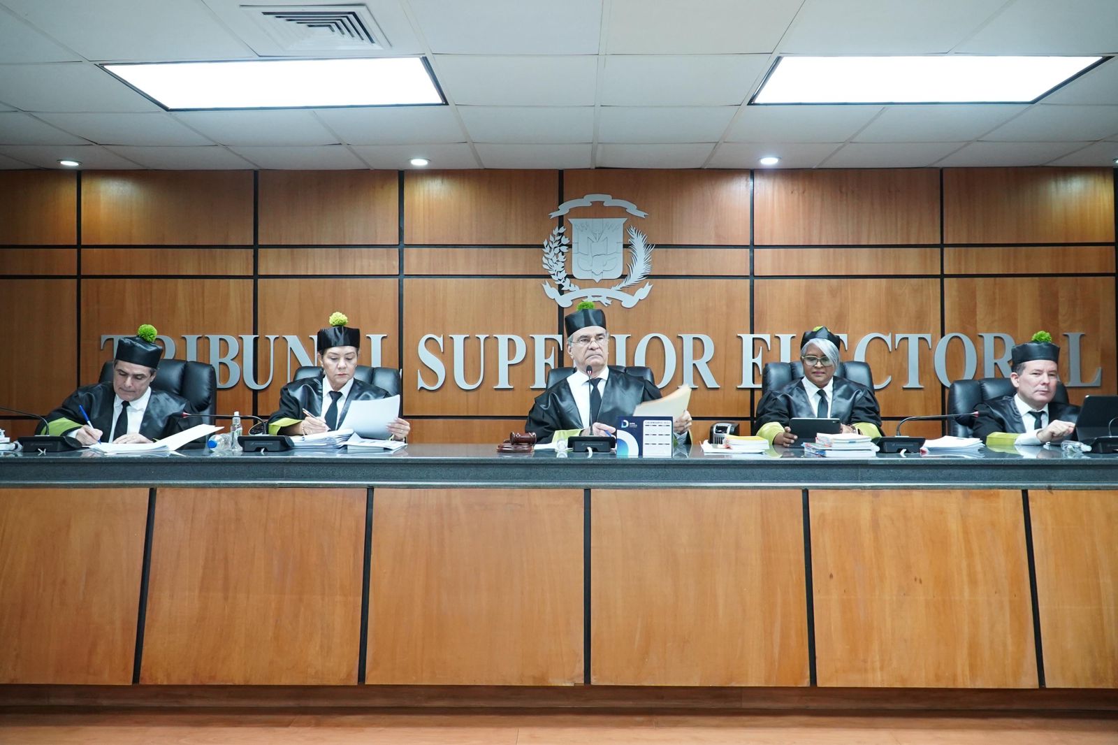 Tribunal Superior Electoral anula resultados de encuestas en PRM y FP