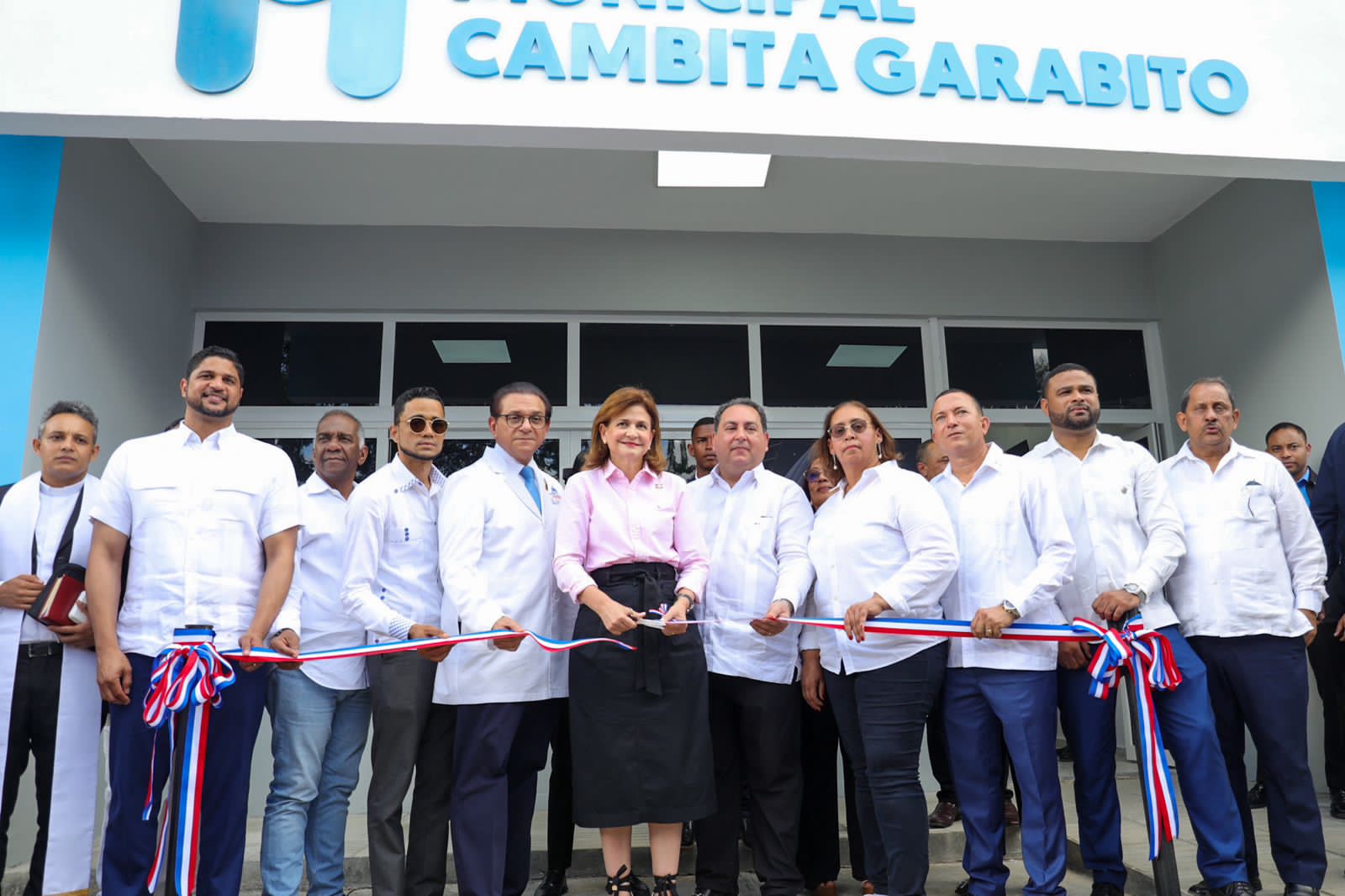 Vicepresidente inaugura Emergencia y renovación general en tres hospitales de San Cristóbal