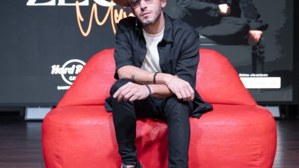 Zeo Muñoz se abre paso con  propuesta musical basada en balada pop
