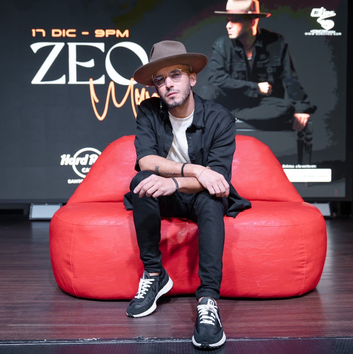 Zeo Muñoz se abre paso con propuesta musical basada en balada pop