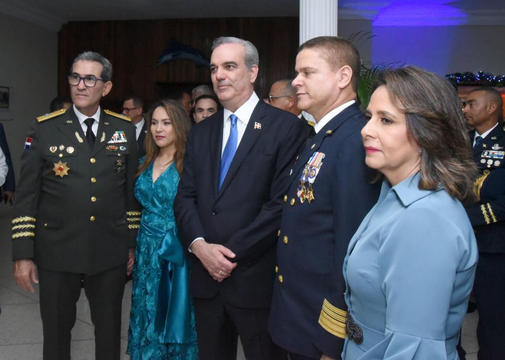 Abinader encabeza graduación de LXXII promoción de Damas y Caballeros Guardiamarinas