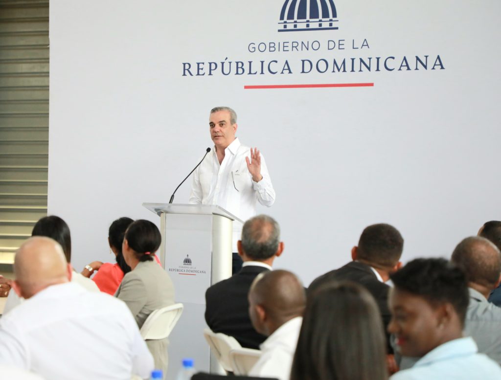 Abinader vaticina 2024 será año de realizaciones, éxitos y avance para RD