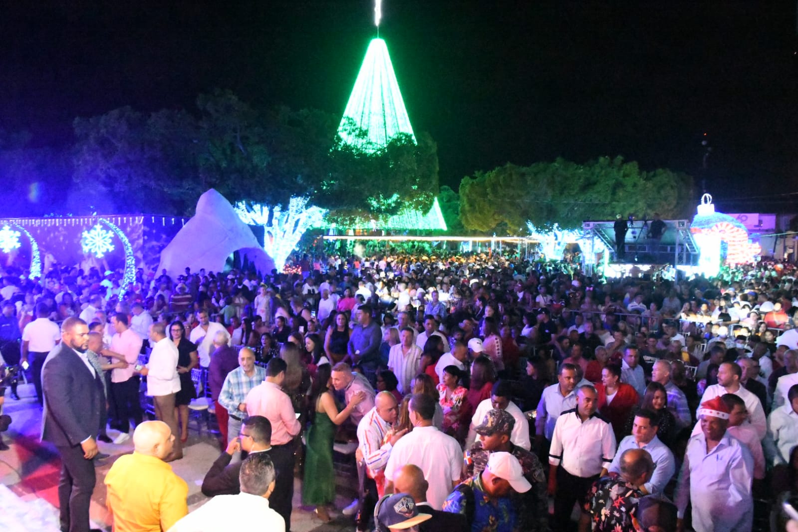 Alcalde de La Vega inaugura el Parque Mágico de Navidad