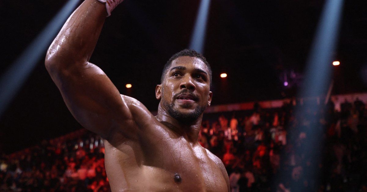 Anthony Joshua cumple con triunfo por nocaut técnico en Arabia Saudí