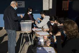 Chile comienza conteo de votos sobre nueva propuesta de Constitución