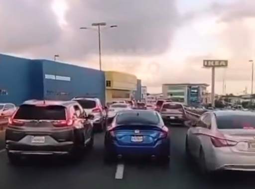 “Conductor del Civic azul, por favor cede el paso”: la insistencia que no dio frutos