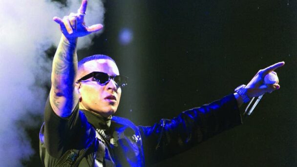 Daddy Yankee promete servirle sólo a Jesús