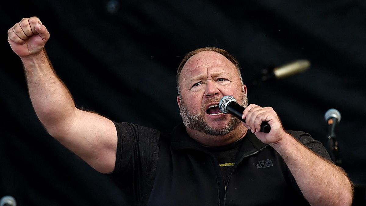 Elon Musk devuelve la cuenta en X al conspiracionista ultra Alex Jones