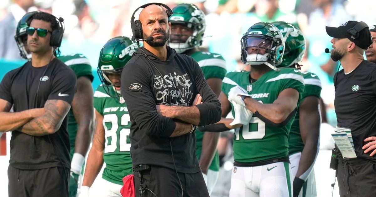 Equipo de la NFL ratifica a su entrenador para la próxima temporada