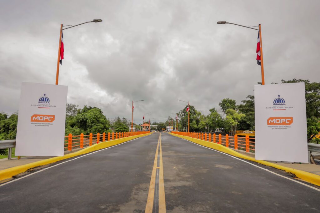 Gobierno entrega puentes El Cangrejo (Puerto Plata) y Sabaneta (La Vega