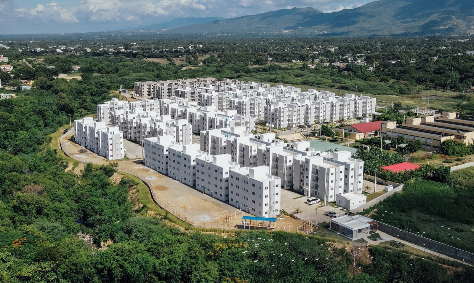 Gobierno entregará apartamento a mujer e hija que perdieron vivienda en Los Tamarindos por lluvias