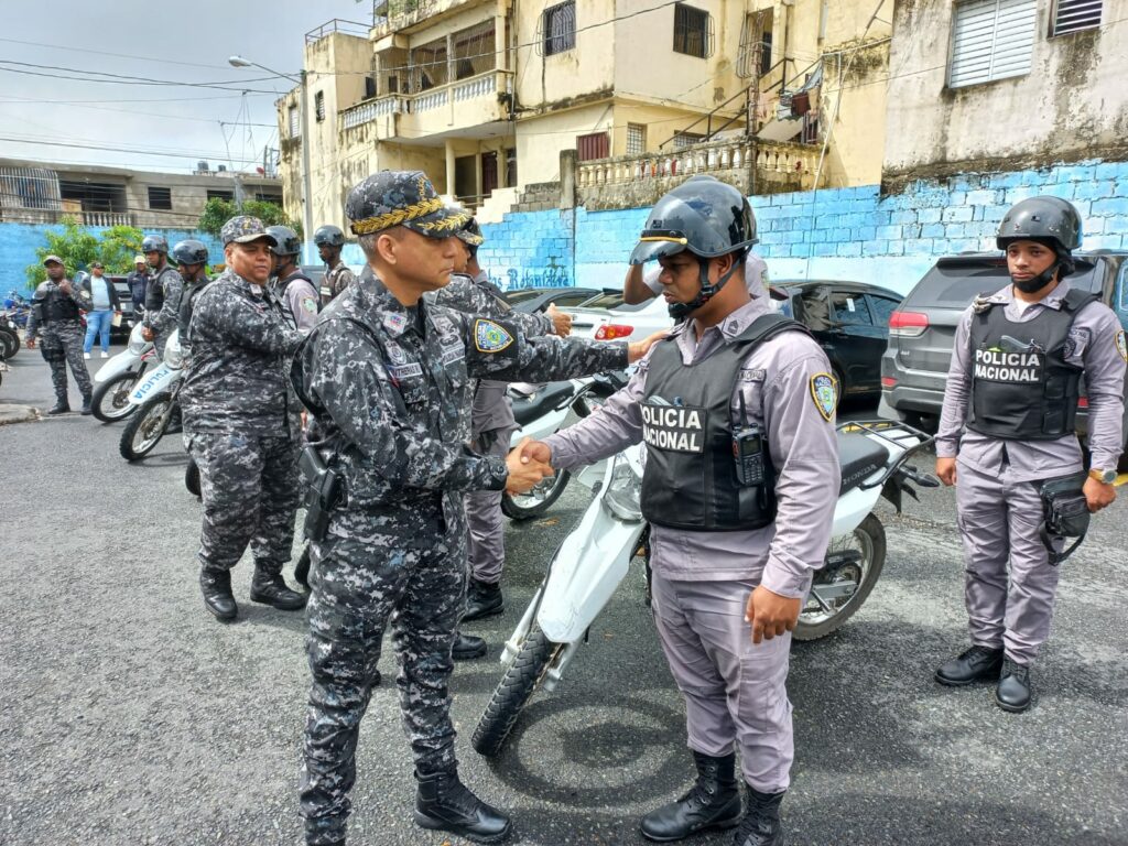 Jubilados, militares y policías recibieron hoy el salario 13