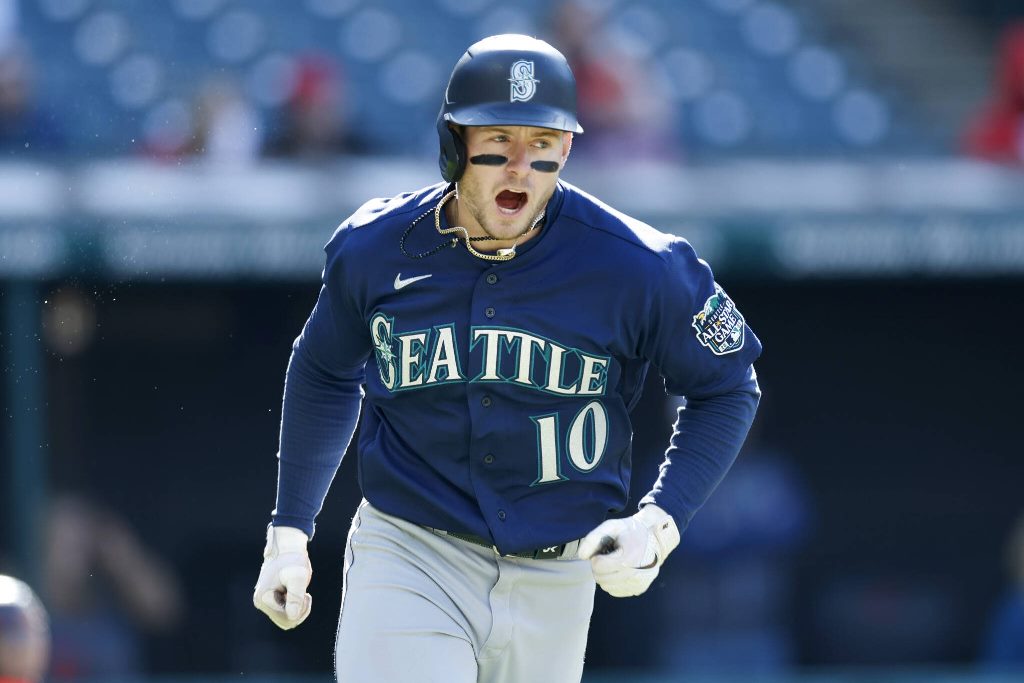 Marineros cambian a Jarred Kelenic a los Bravos