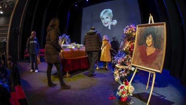 Miles de ciudadanos homenajean a la actriz española Concha Velasco en su último adiós