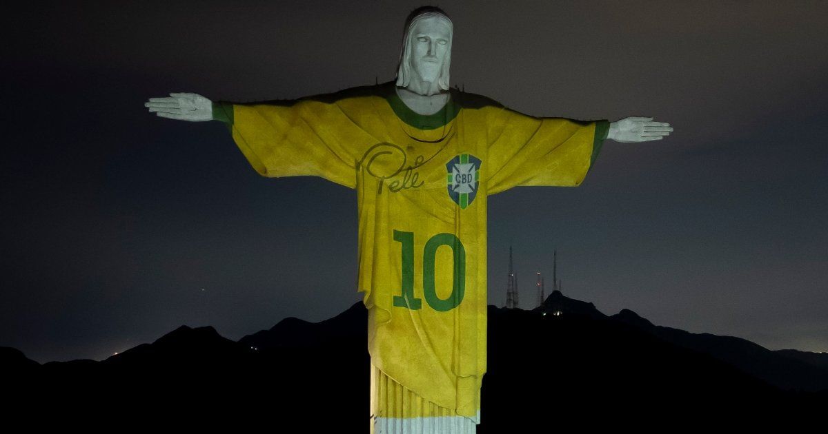 Pelé es honrado por el Cristo Redentor de Río de Janeiro