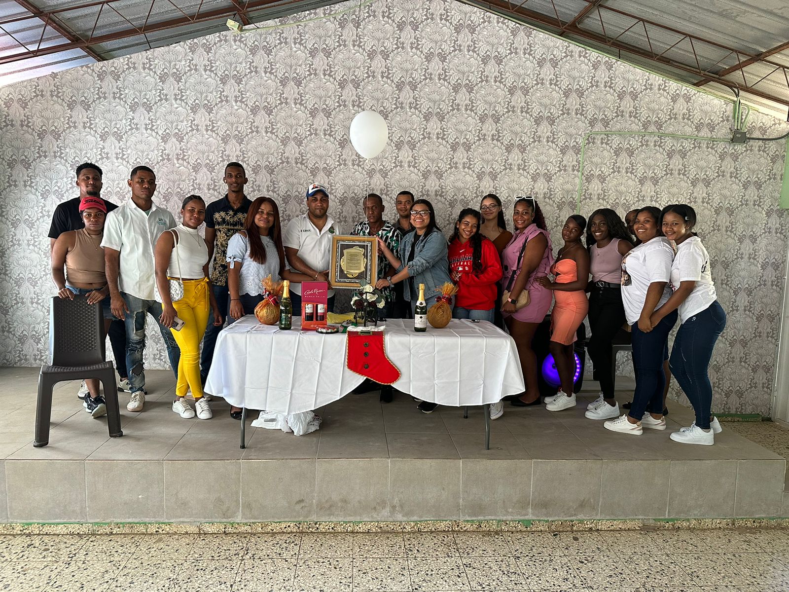 Reconocen estudiantes meritorios de Pedro Brand