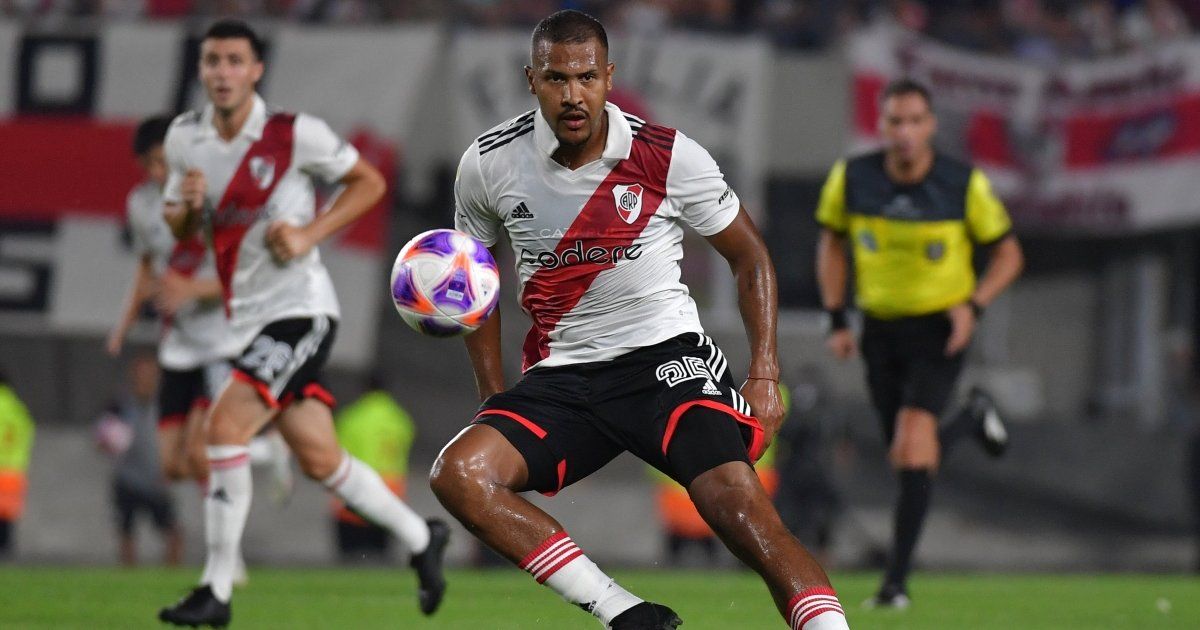 Venezolano Salomón Rondón deja River Plate y se va a México