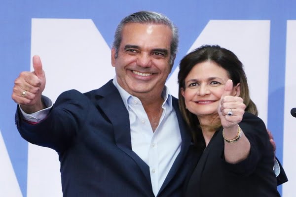Luis Abinader y Raquel Peña.