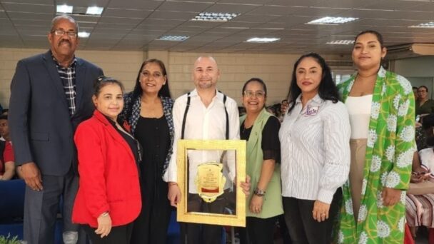 ‘El Prodigio’ es honrado en su tierra por los aportes al merengue