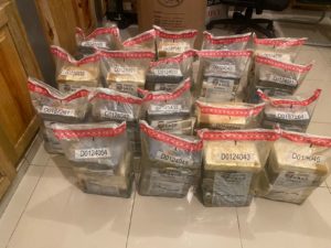 Autoridades incautan 114 paquetes de presunta cocaína escondidas en contenedor Autoridades incautan 114 paquetes de presunta cocaína escondidas en contenedor