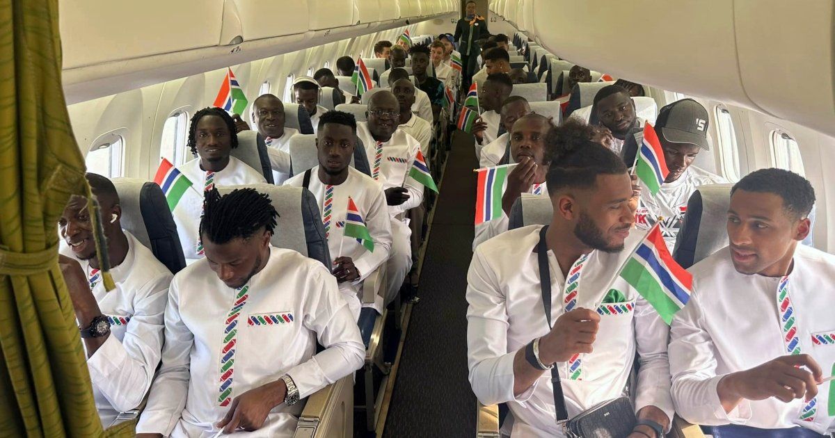 AviÃ³n que traslada a selecciÃ³n de fÃºtbol pierde oxÃ­geno y aterriza de emergencia