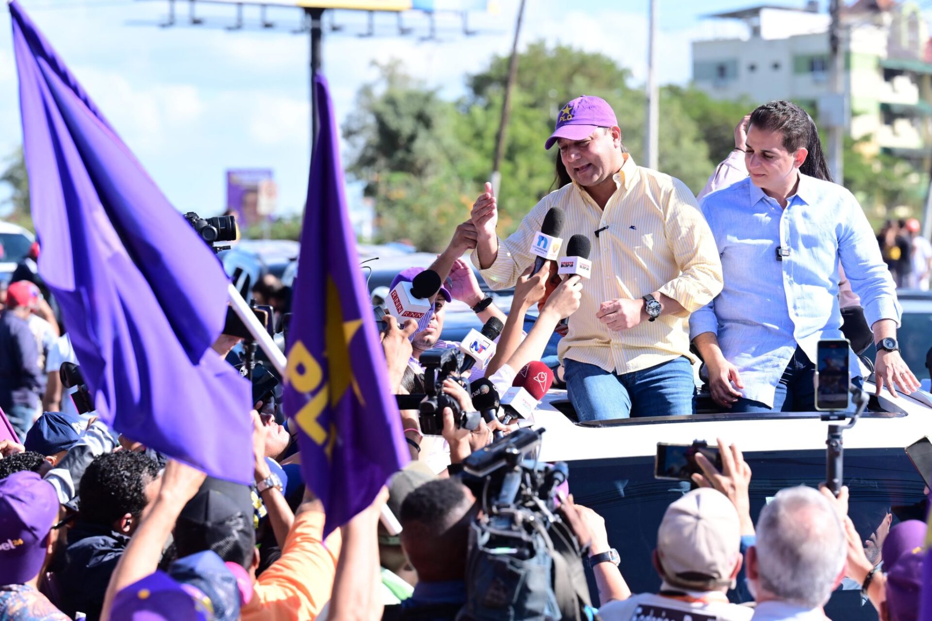 “El PRM ha sido el Gobierno de los fracasos”: Abel Martínez en marcha-caravana de Santiago