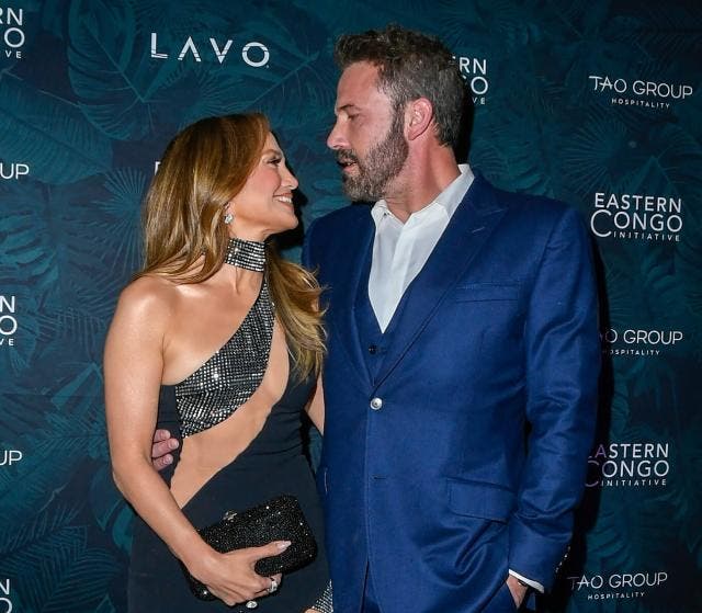 Jennifer López revela por qué Ben Affleck apenas sonríe al asistir a las premiaciones Jennifer López revela por qué Ben Affleck apenas sonríe al asistir a las premiaciones