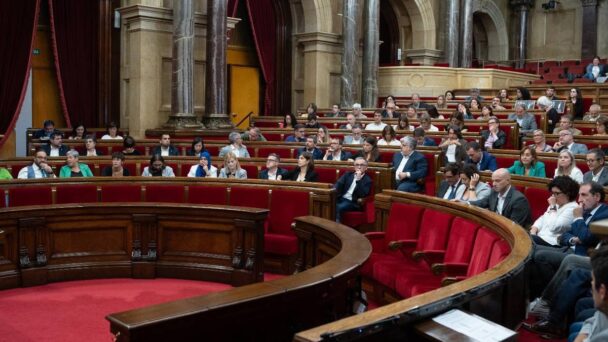 Los periodistas del Parlament reclaman más recursos para combatir la desinformación
