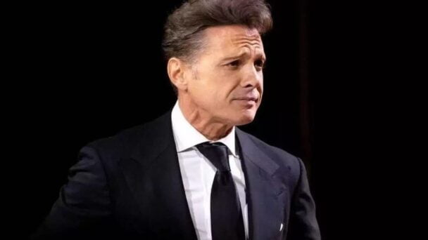 Miles de seguidores de Luis Miguel se dan cita esta noche en el Estadio Olímpico