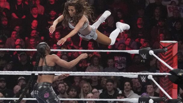 Netflix transmitirá el programa de lucha libre Raw de WWE en 2025