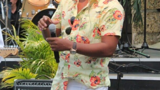 Wason Brazobán ya tiene 20 años de trayectoria artística
