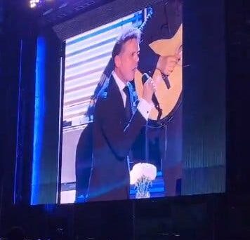 ¡Ahora sí! Un radiante Luis Miguel se apodera del Estadio Olímpico y emociona a miles